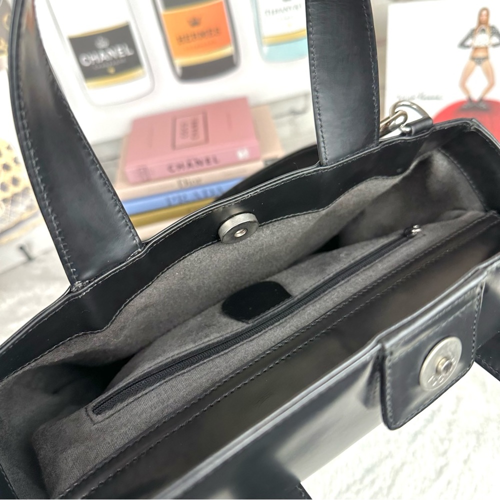 Gucci Matte Black Patent Leather 2-Way Shoulder bag or crossbody - Picture 12 of 15